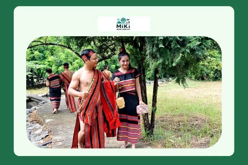 Đồng bào Pa cô và Vân Kiều quanh Thác Tà Puồng