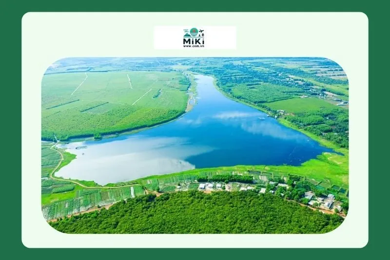 Vì Sao Bàu Thủy Ứ là Điểm Du Lịch Lý Tưởng?