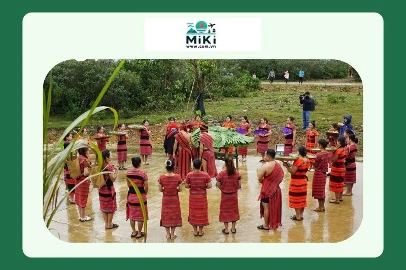 Các tổ chức và cá nhân tham gia lễ hội Aza Koonh