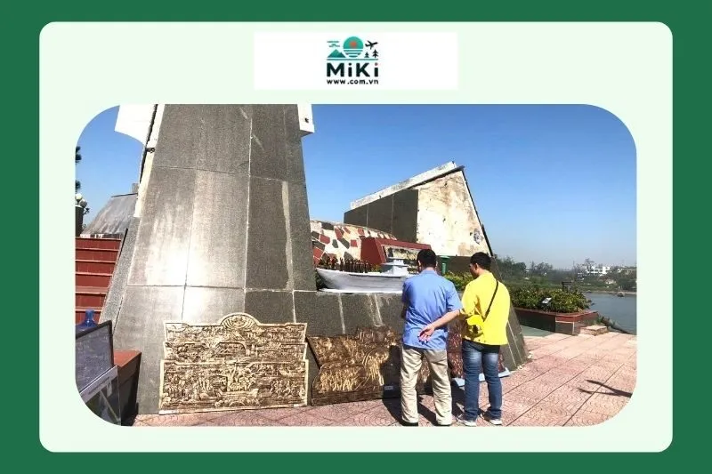 Di tích lịch sử Bến K15 và Đài Tưởng niệm