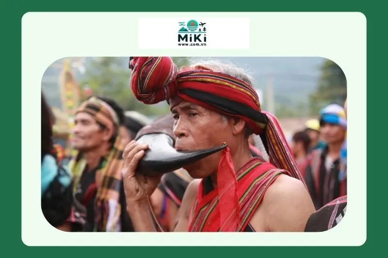 vTrang phục và nhạc cụ trong Lễ hội